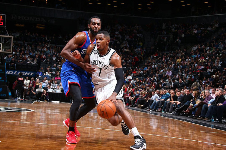 博彩网站导航-布鲁克林篮网队场边明星